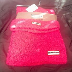 Hunter Vibrant Pink Winter Hat/Scarf Set